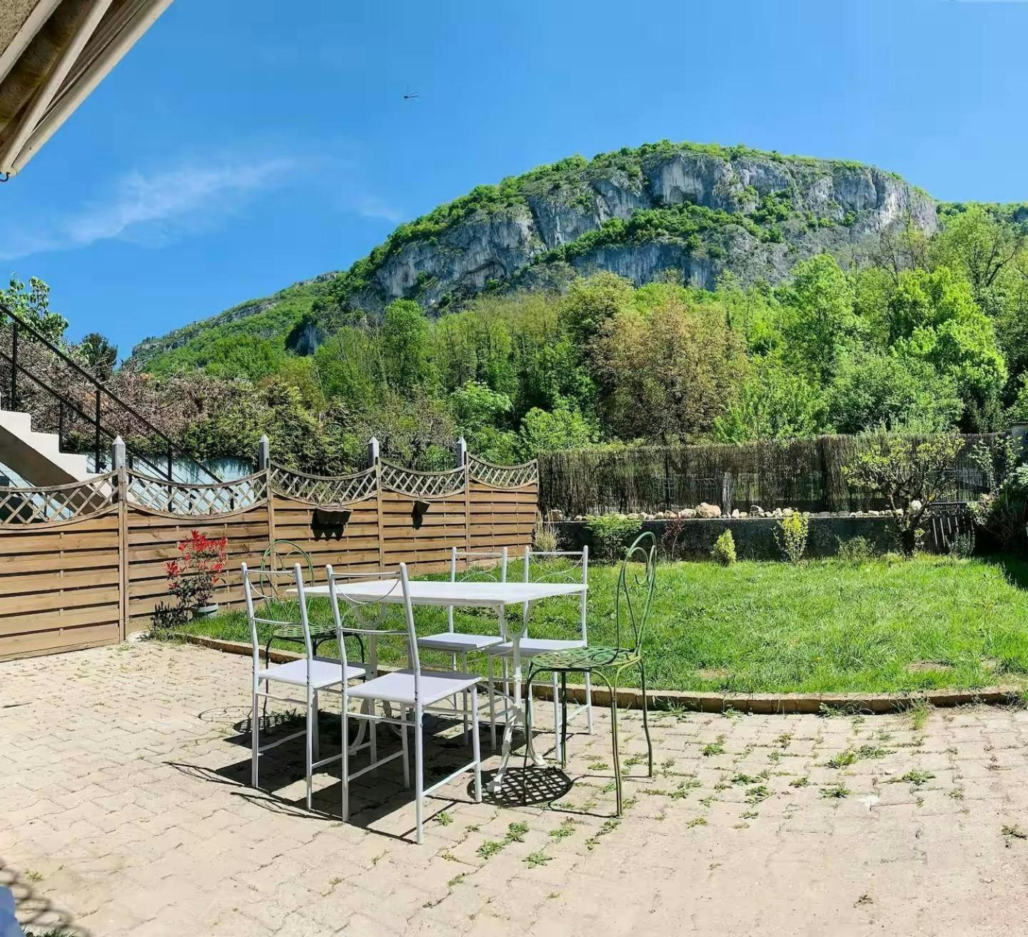 Le Coccoon Ain Apartment Virignin Exterior photo